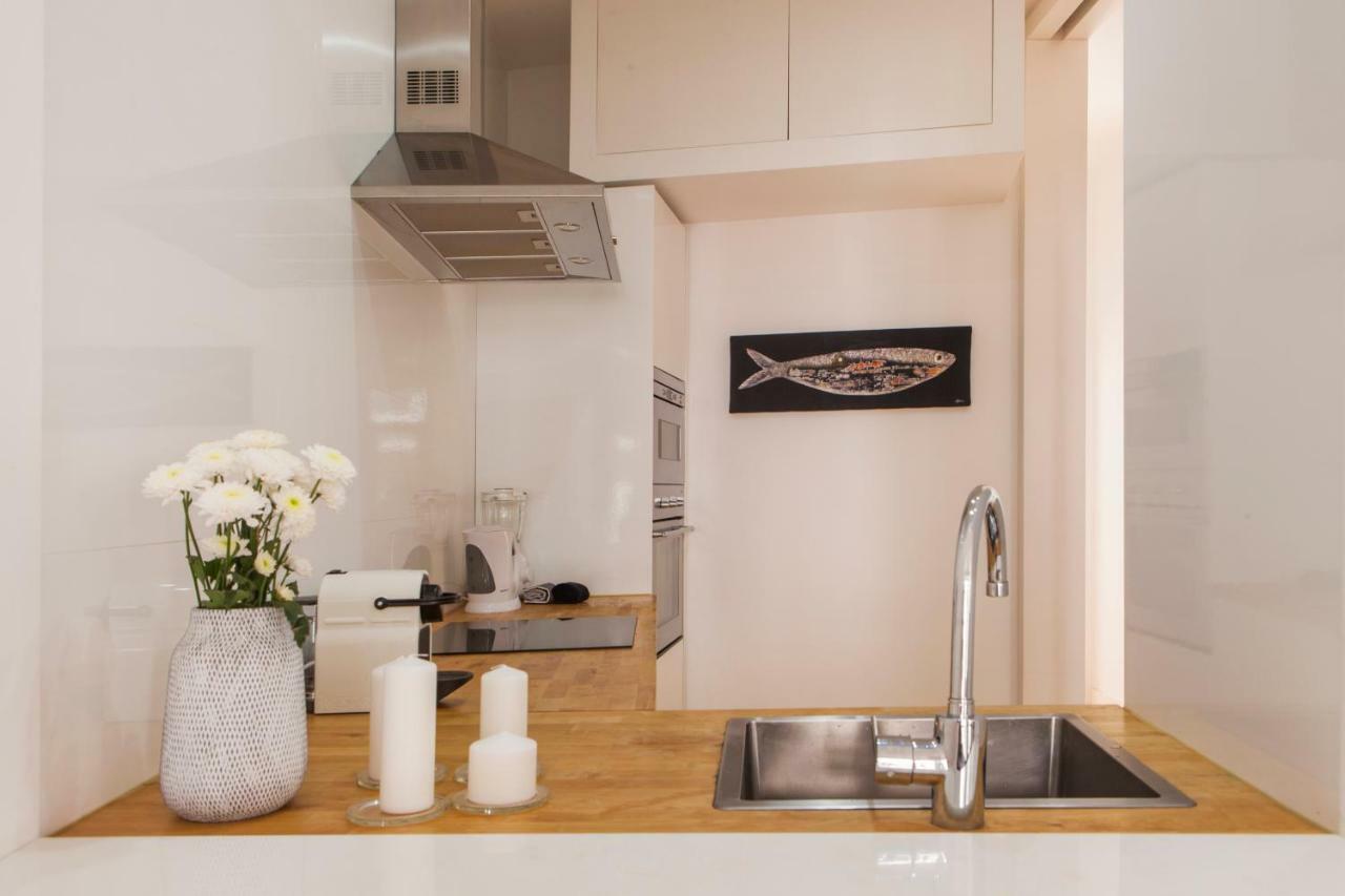 Cozy 1st Floor Flat Central Chiado District With Balconies&AC 19th Century building Lizbona Zewnętrze zdjęcie