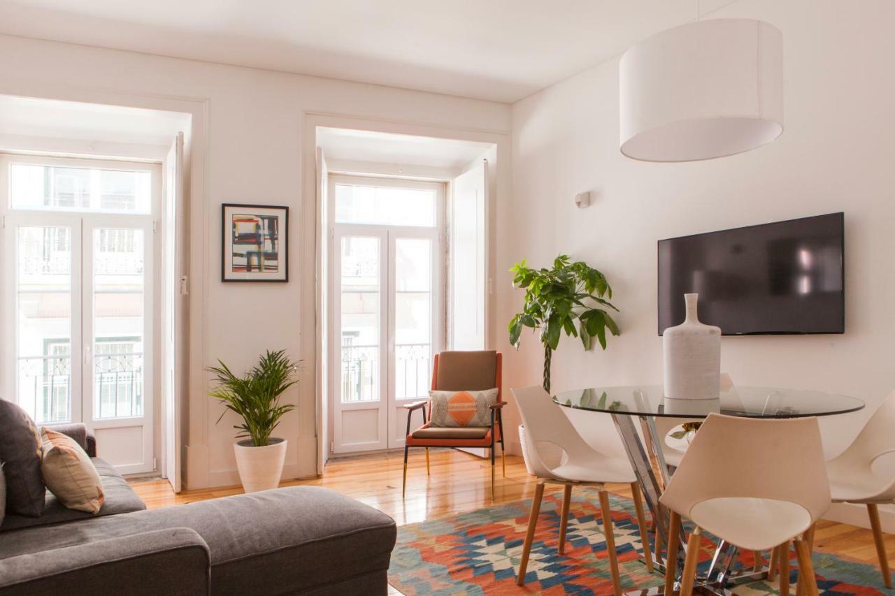 Cozy 1st Floor Flat Central Chiado District With Balconies&AC 19th Century building Lizbona Zewnętrze zdjęcie
